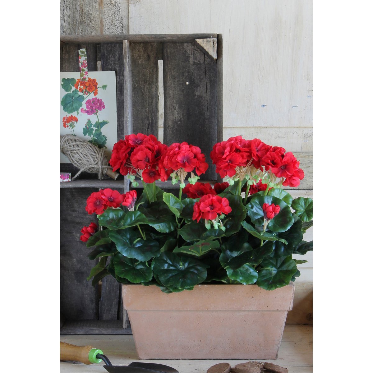 Mica Decorations - Geranium Kunstplant in Balkonbak - L29 x B13 x H40 cm - Rood