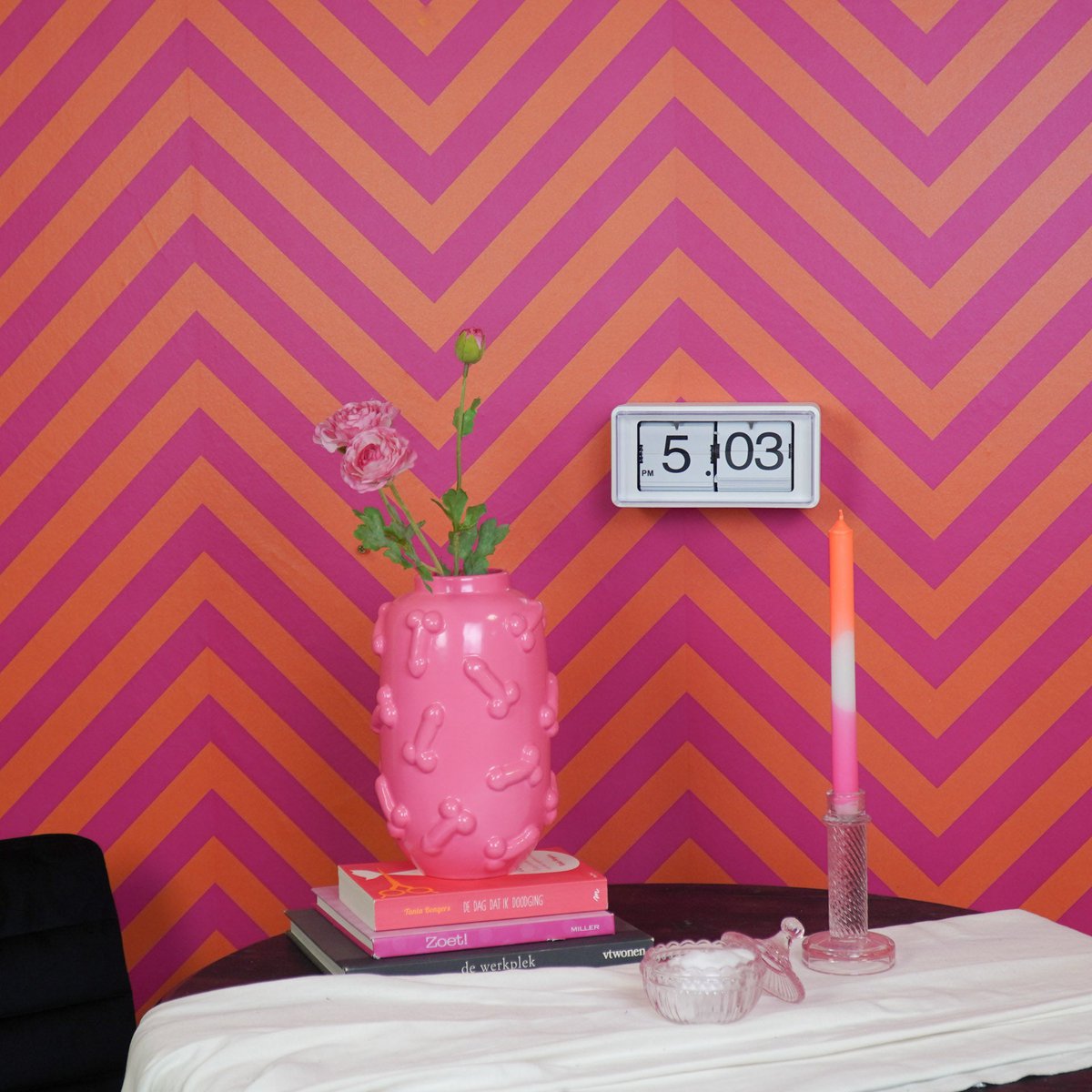 Housevitamin - Klokkastje klok flip over-wit- 22x13x11,5 cm