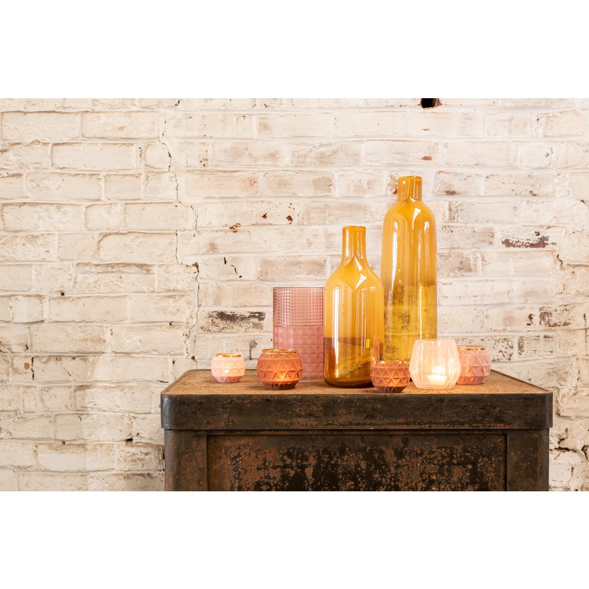 J-Line – Teelichthalter-Kugel – Glas/Samt – Ocker – Groß