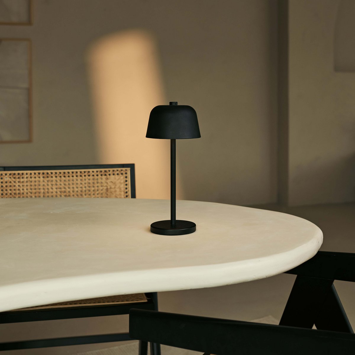 Tavellio-Amsterdam - Anton Zwarte Oplaadbare Tafellamp | Stijlvolle en draadloze verlichting