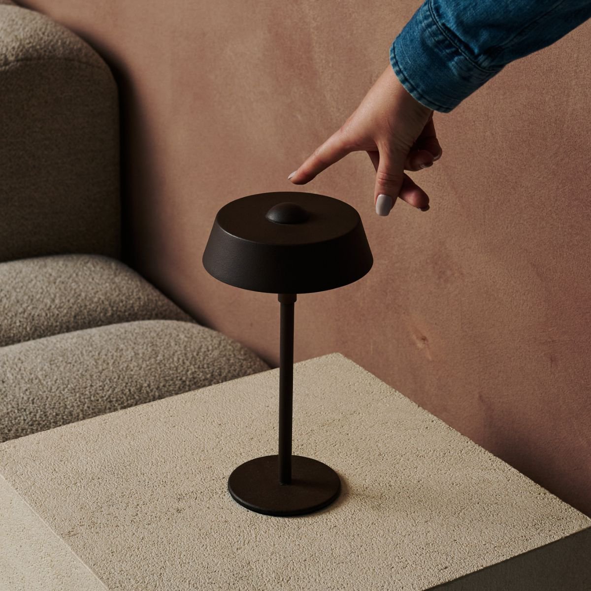 Tavellio-Amsterdam - Luca Mocha Brown - USB -oplaadbare lamp L Minimalistisch, speels en dimpelbaar