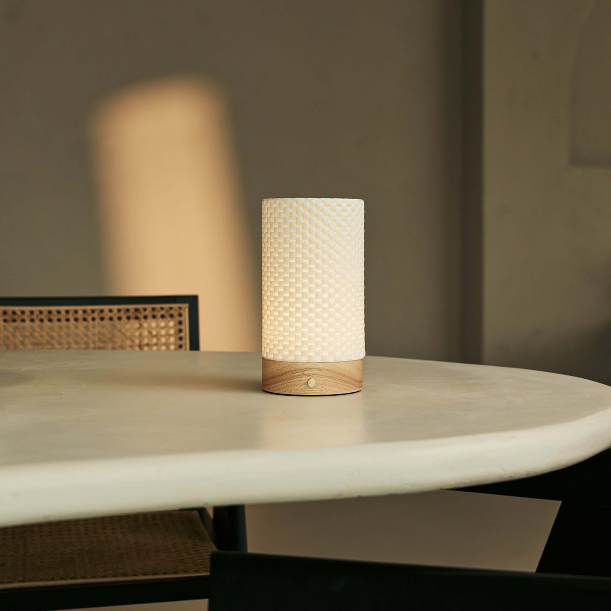 Tavellio-Amsterdam - Luna lichtbruine oplaadbare tafellamp in 3D-geprinte porselein-draadloos, dimbaar en tot 100 uur licht