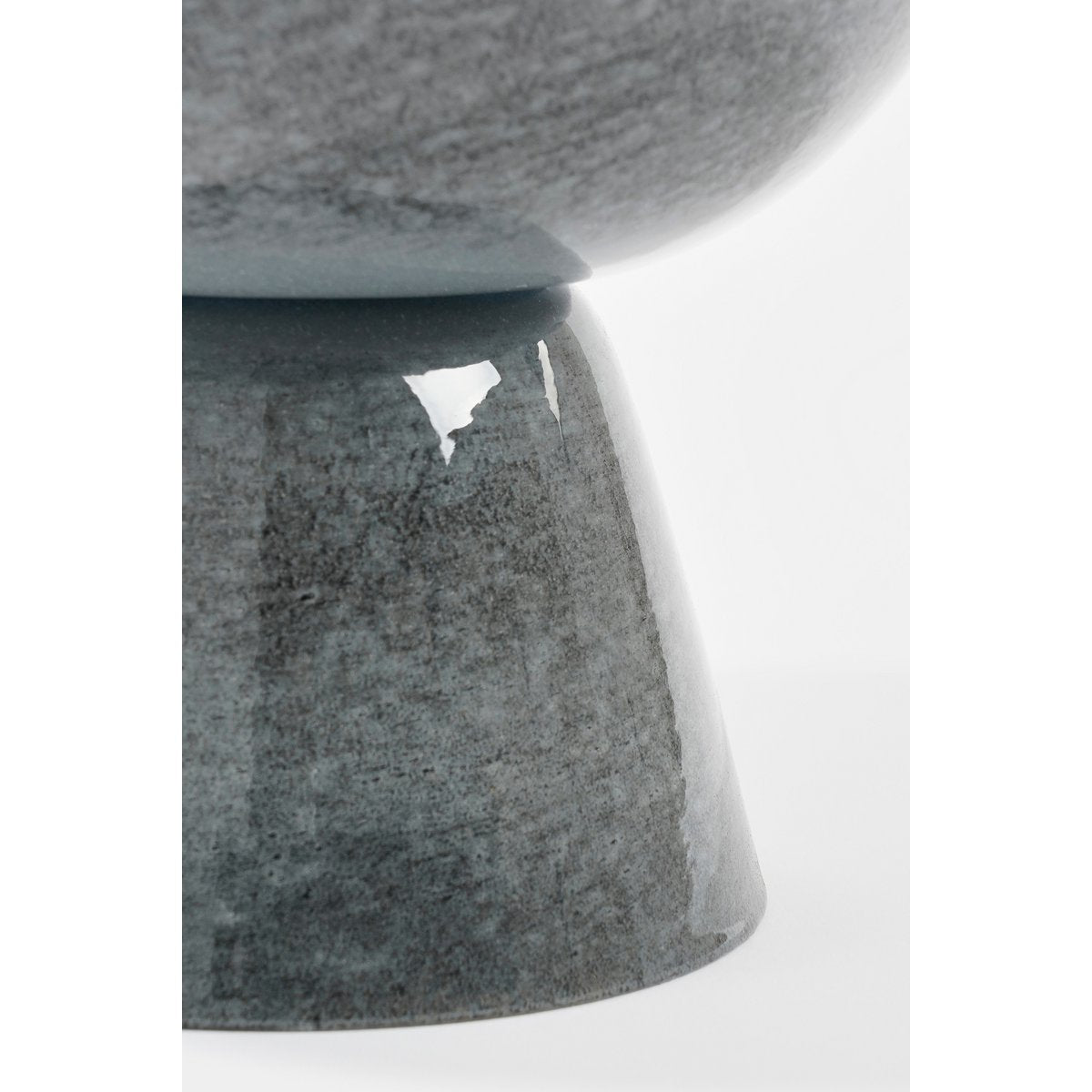 Mica Decorations - James Bloempot op Standaard - H28 x Ø22 cm - Metaal - Grijs