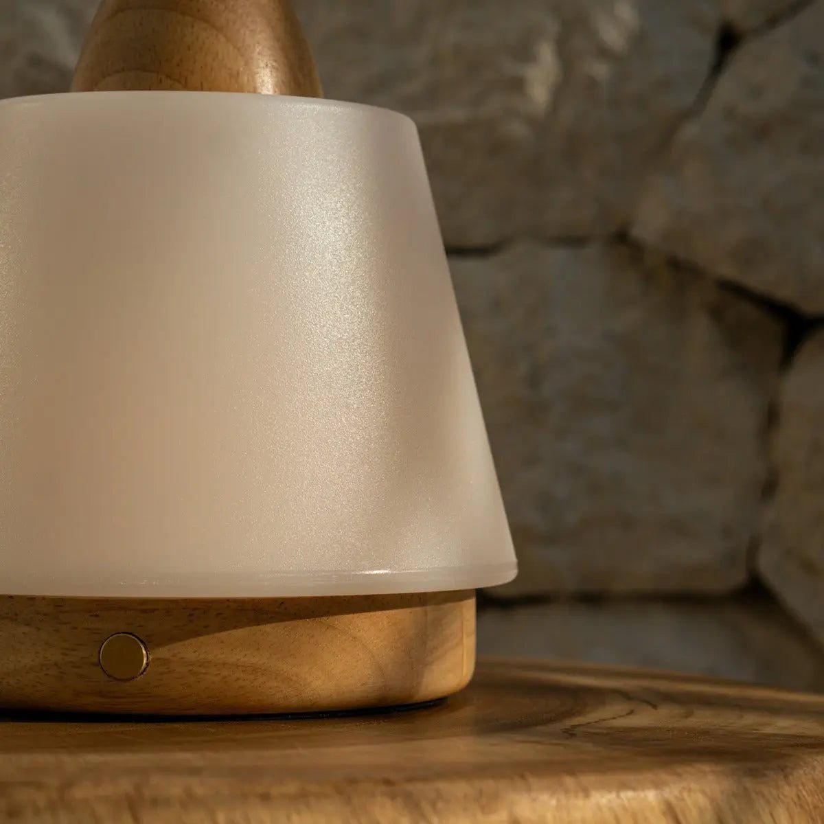 Tavellio-Amsterdam - Liv lichtbruine oplaadbare lamp – lederen band, dimbaar, draadloos