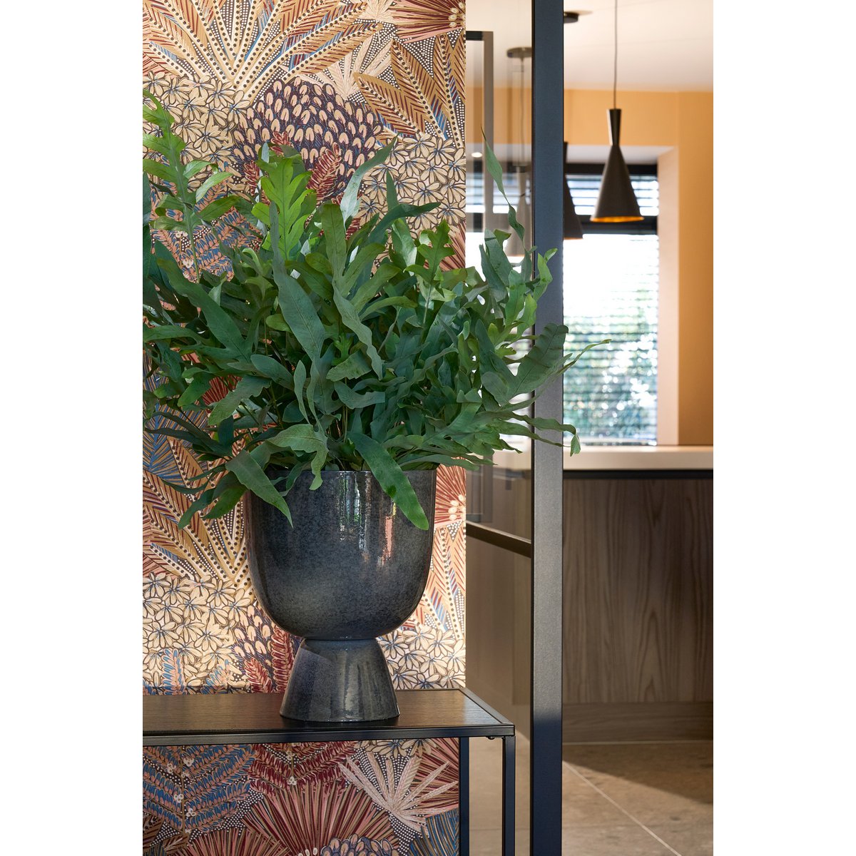 Mica Decorations - James Bloempot op Standaard - H28 x Ø22 cm - Metaal - Grijs