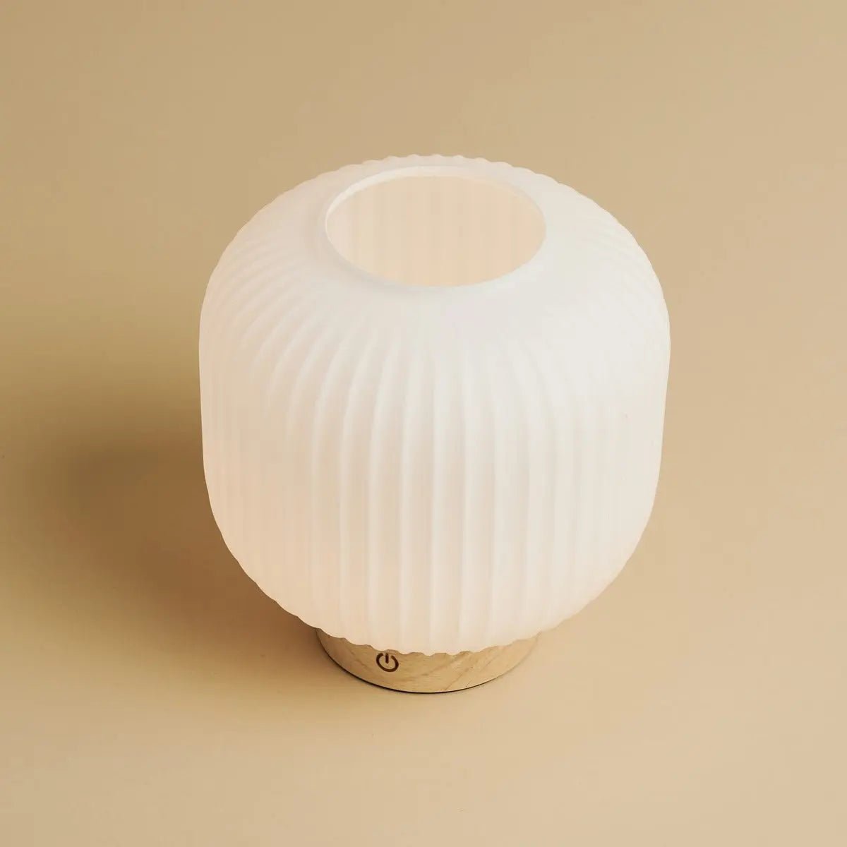 Tavellio-Amsterdam - LYLA Unieke oplaadbare lamp - Frosted glas en houten basis, dimable, 3 lichte modi