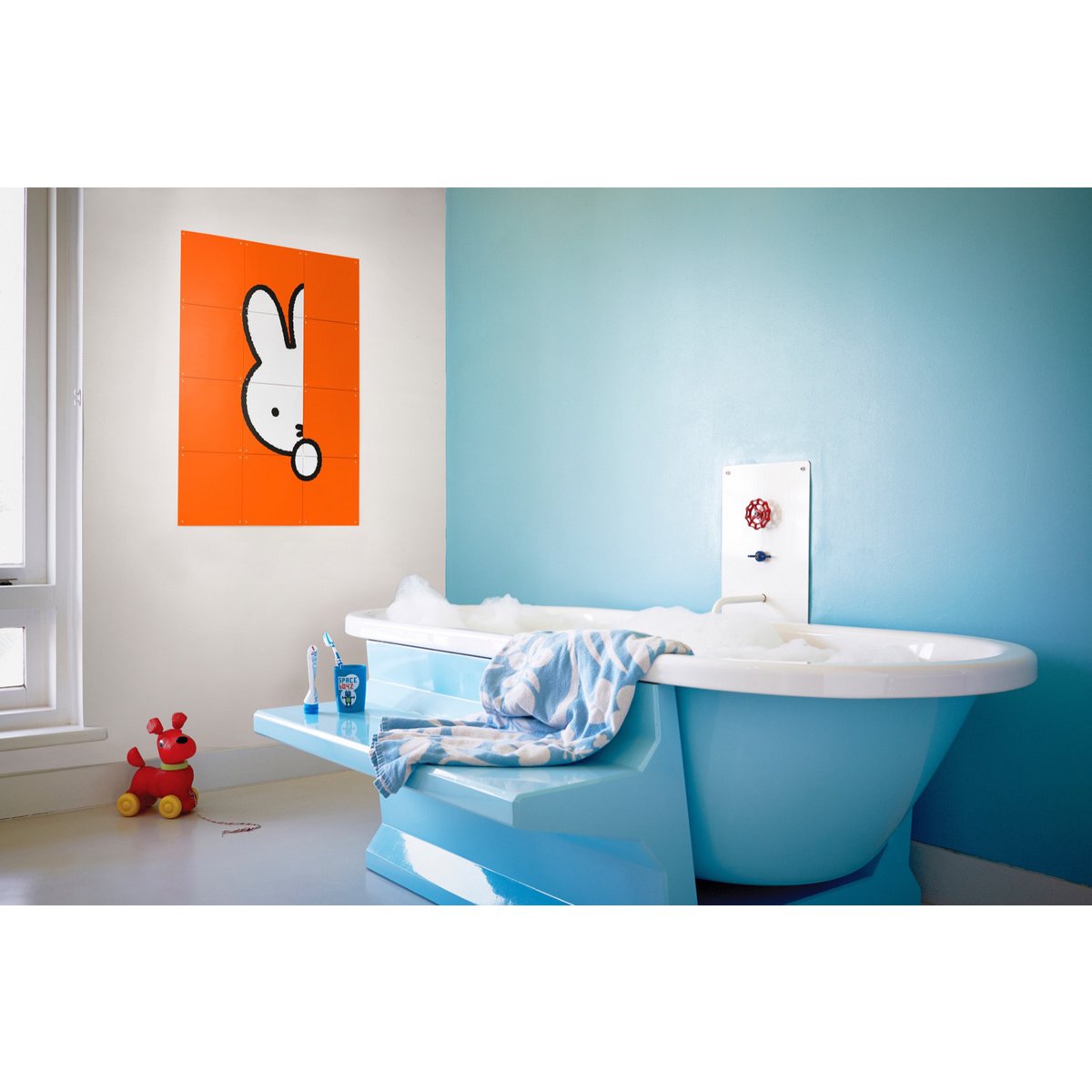 IXXI - Nijntje Hide and Seek oranje Wall art - Poster - Wanddecoratie - L - 120x140 - blue, orange