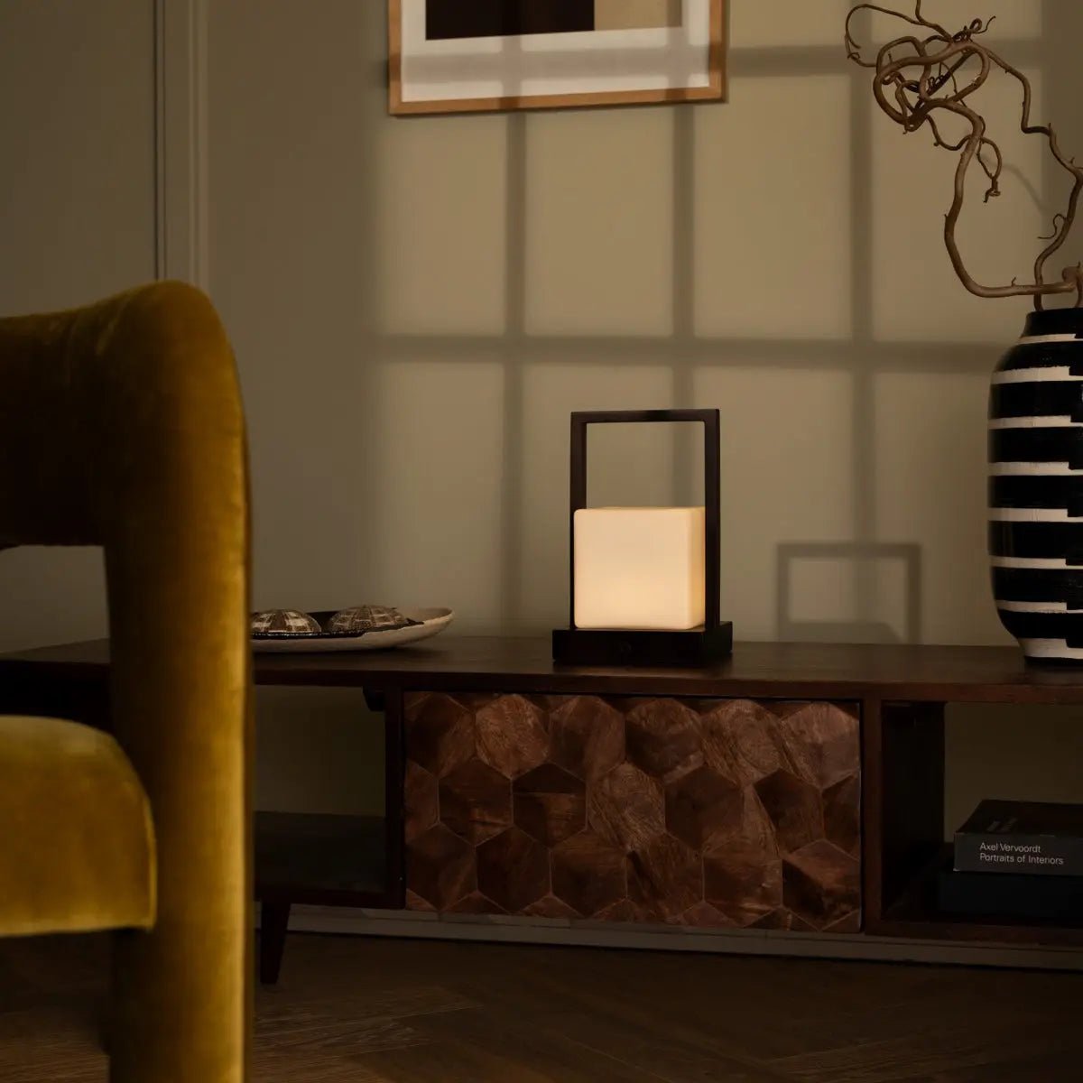 Tavellio-Amsterdam - Noah donkerbruine houten oplaadbare tafellamp met glas en houten handgreep