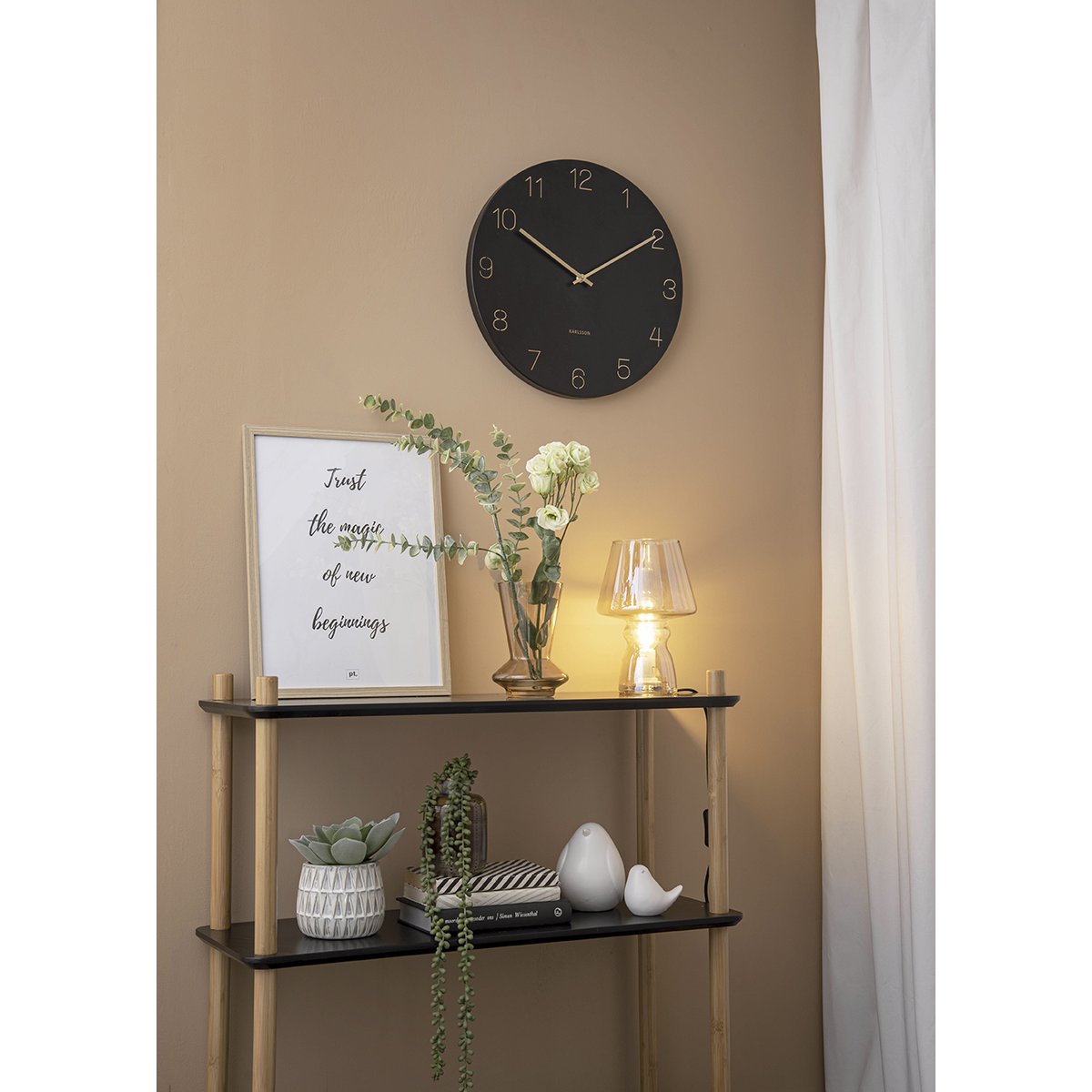 Karlsson - Wandklok charme gegraveerde cijfers