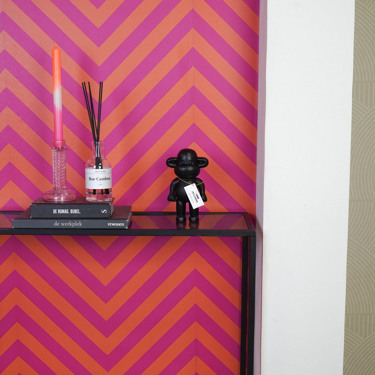 Housevitamin - Ornament - aap -beeldje 'de legende' - zwart - 11x7x19cm