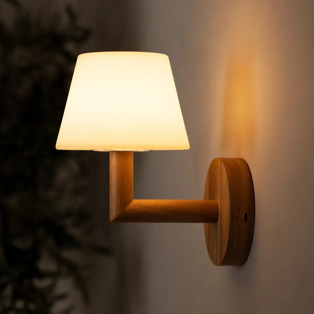 Tavellio-Amsterdam - Ted lichtbruin houten oplaadbare wandlamp | Draadloze en dimbare verlichting