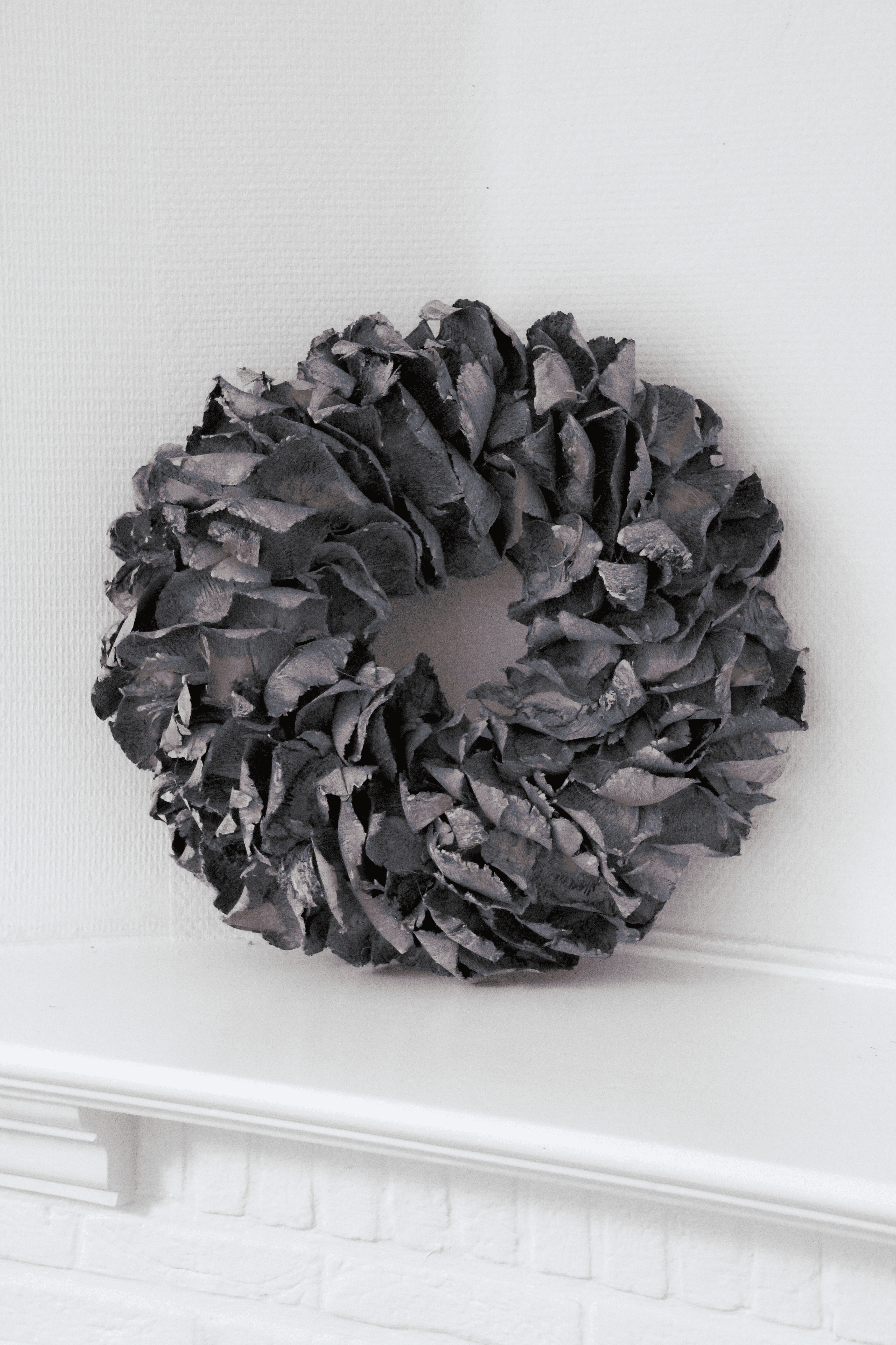 Maison d'Abri - Krans 'Palm Petal' (Ø40cm, Dark grey wash)