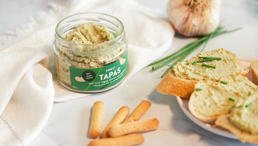 Pineut - Tapaskit 'Bieslook Vegan Cheese'